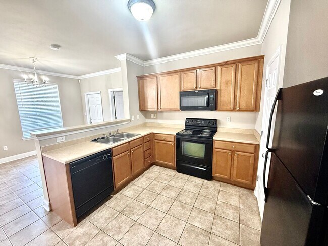 Foto del edificio - 2 Bedroom Condo Near LSU! Located in a gated community.