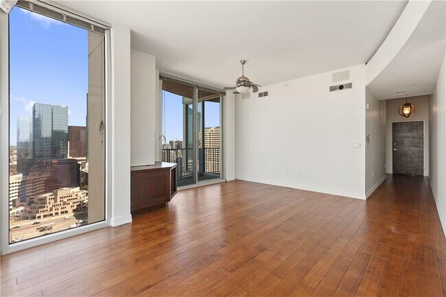 Building Photo - 360 Nueces St