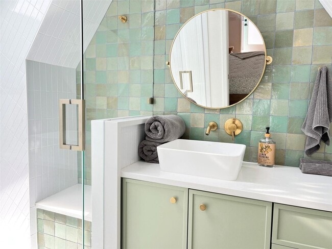 Building Photo - 1100 Brass St