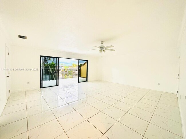 Building Photo - 15892 Kilmarnock Dr