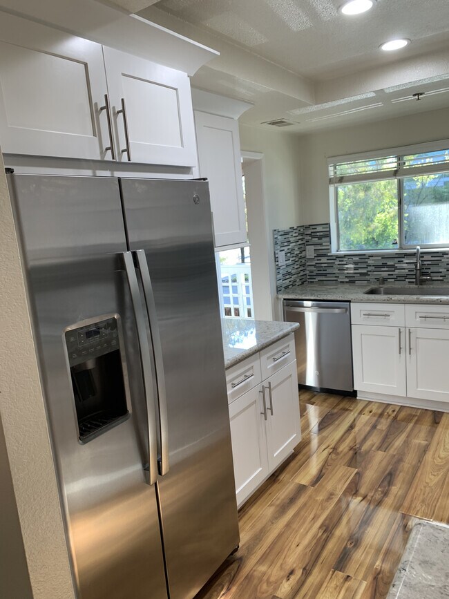 Building Photo - 1376 Las Juntas Way