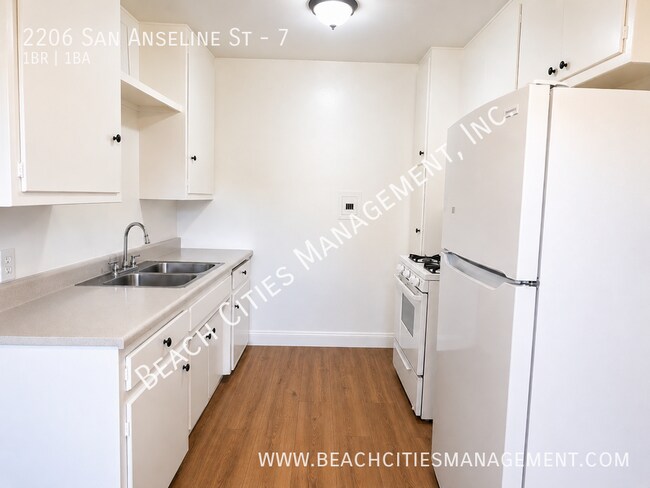 Foto del edificio - 2206 San Anseline Ave