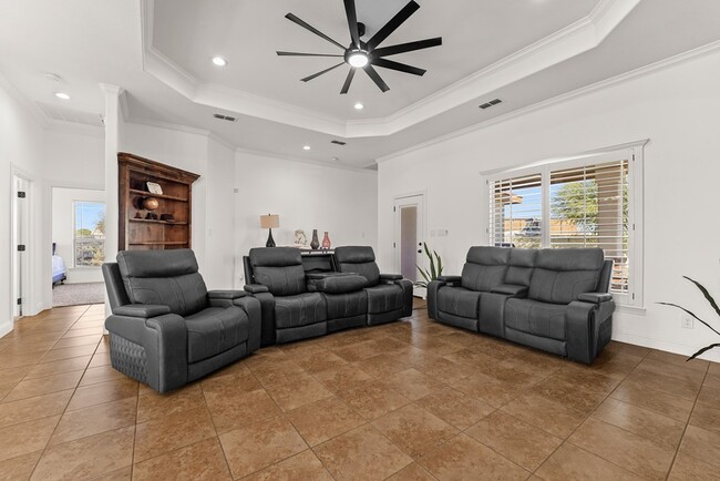 Foto del edificio - 1400 N Redondo Ave