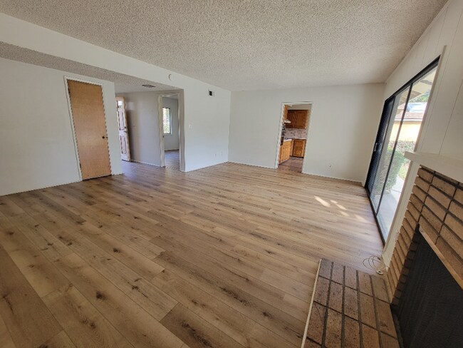 Foto del edificio - 13550 Leadwell St