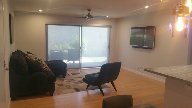 Foto del edificio - 1111 E Ramon Rd