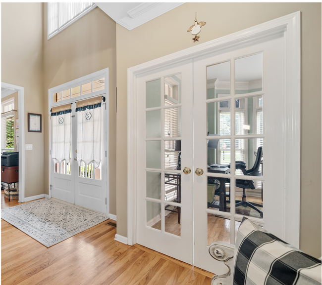 Entry and office - 600 Lyndhurst Cir