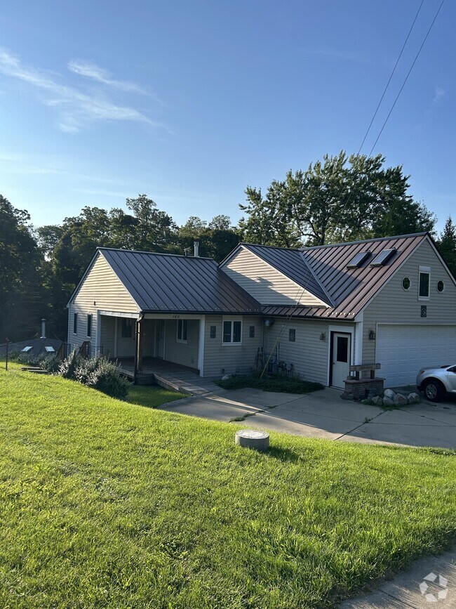 Apartments For Rent in Dansville, MI with Hardwood Floors 1 Rentals