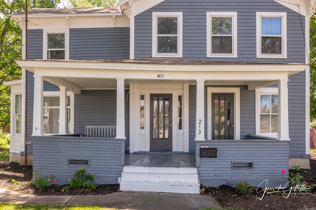 Foto del edificio - 213 N Main St