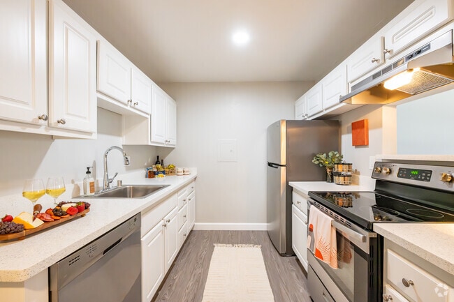 1 habitación, 1 baño - 652 pies cuadrados - Cocina - Creekside Park Apartments