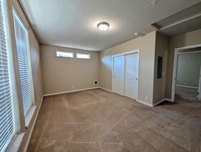 Foto del edificio - 4401 Riverside Dr
