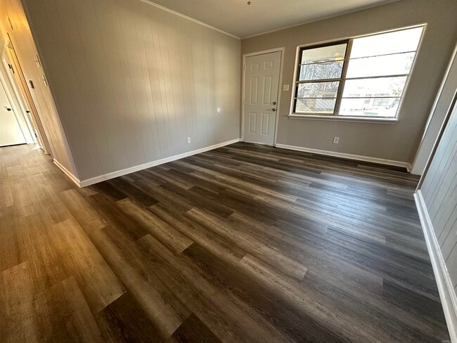 Building Photo - 2901 Bermuda Ln