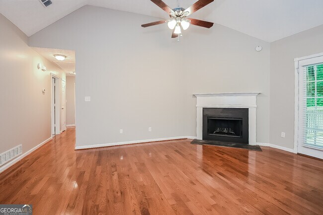 Building Photo - 122 Laguna Springs Dr