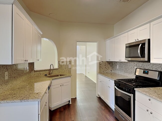 Building Photo - 4521 Mustang Dr