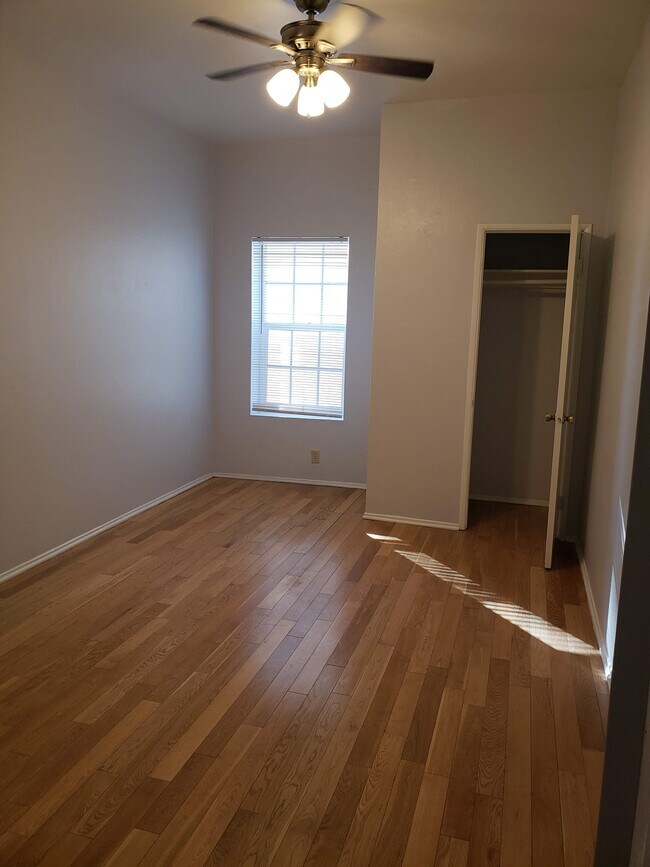 2nd bedroom - 868 1/2 W 43rd St