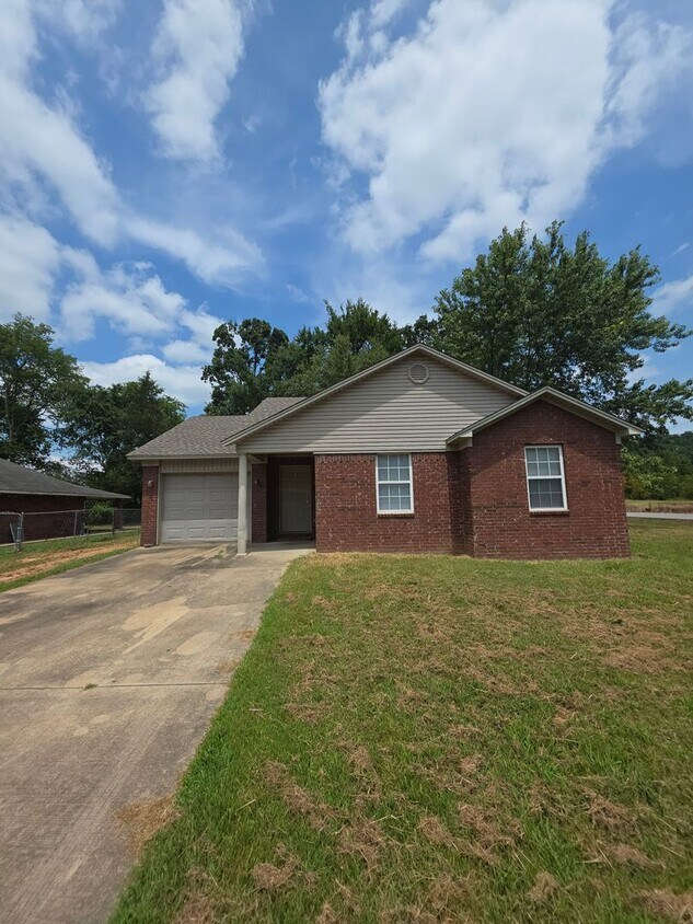 Foto principal - 102 Willow Creek Dr