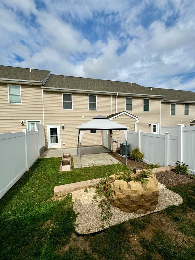 Building Photo - Townhouse for Rent in Shady Creek
