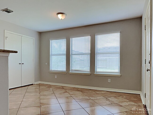 Foto del edificio - 18127 Tawnas Way Ln