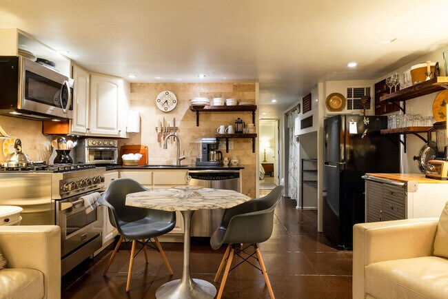 Building Photo - 130 S Cortez St