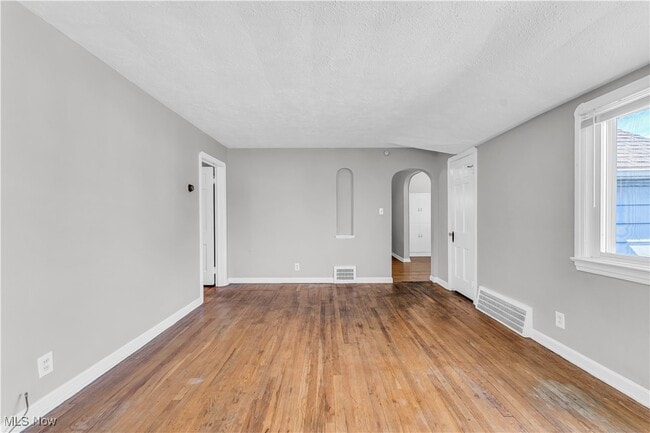 Building Photo - 15102 Edgewood Ave