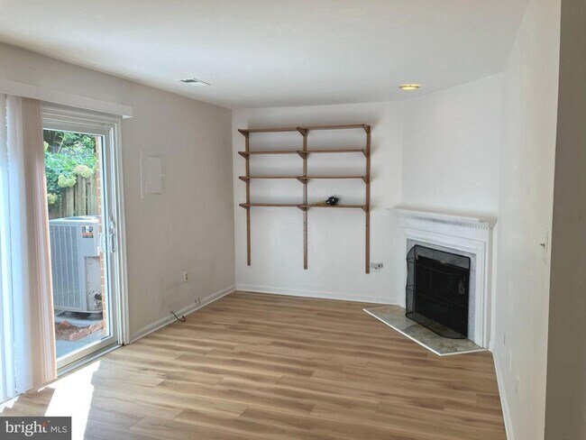 Foto del edificio - 10195 Valentino Dr