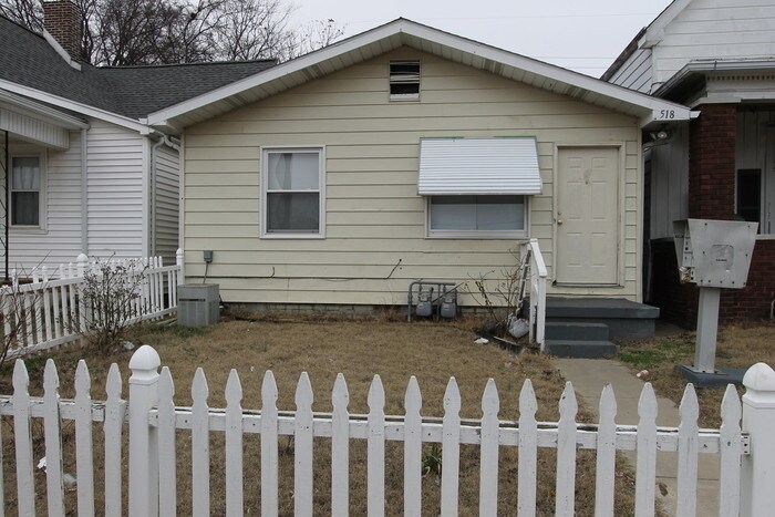Primary Photo - 518 E Illinois St