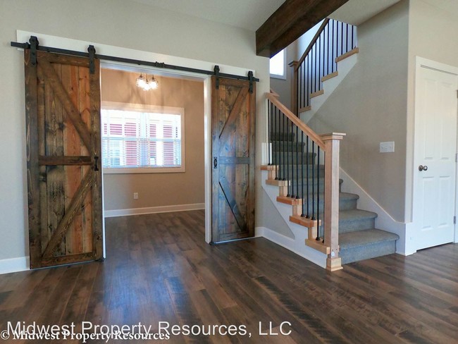 Building Photo - 4 br, 2.5 bath House - 1829 SW Napa Valley Dr