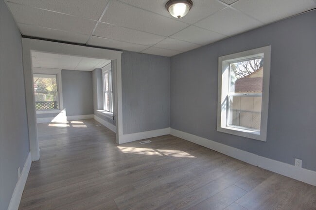 Building Photo - 2 Bed Home
