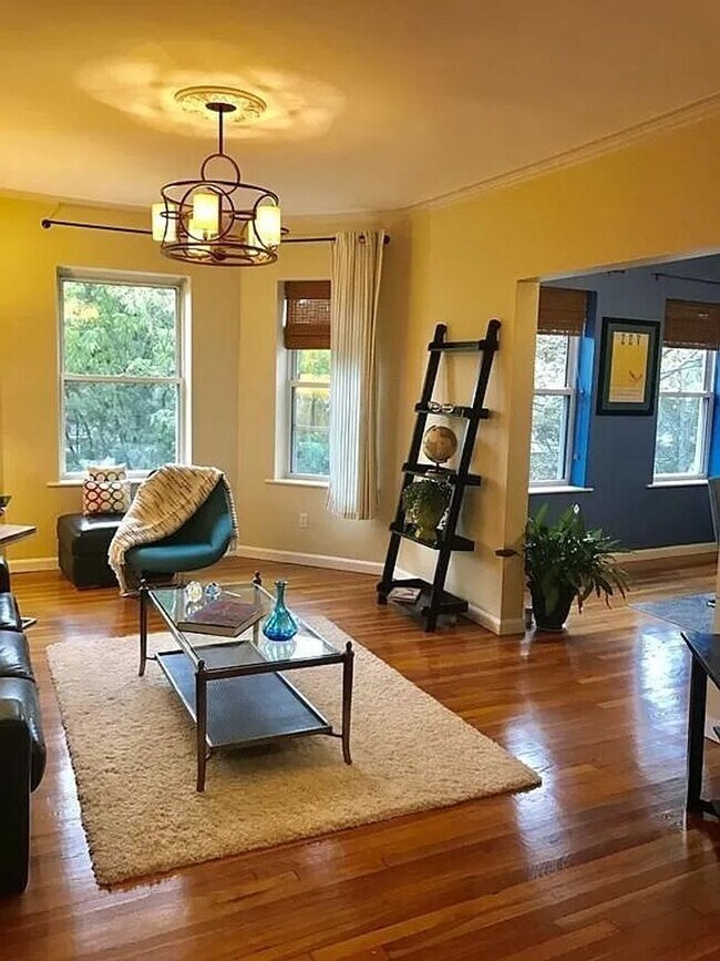 Building Photo - Central BU Location. In-Unit Washer and Dryer, Eat-in Kitchen, New Kitchen, Large Bedrooms