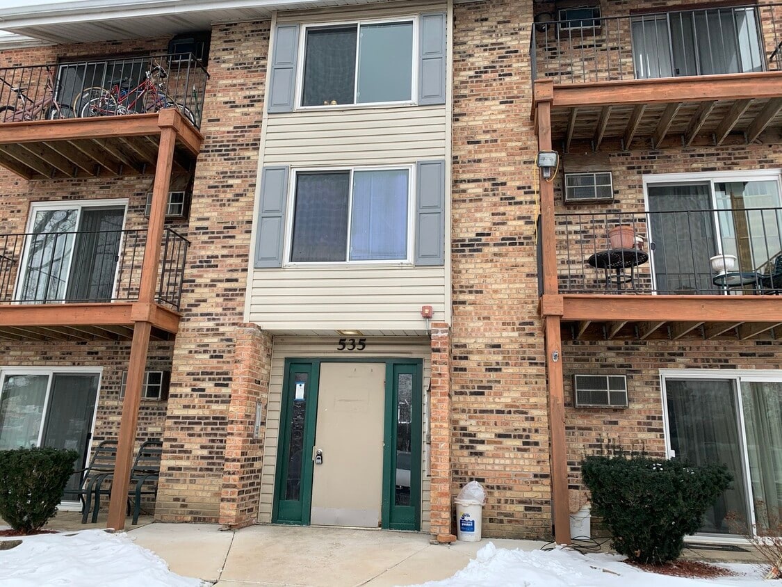535 W Lies Rd Unit 6, Carol Stream, IL 60188 Condo for Rent in Carol