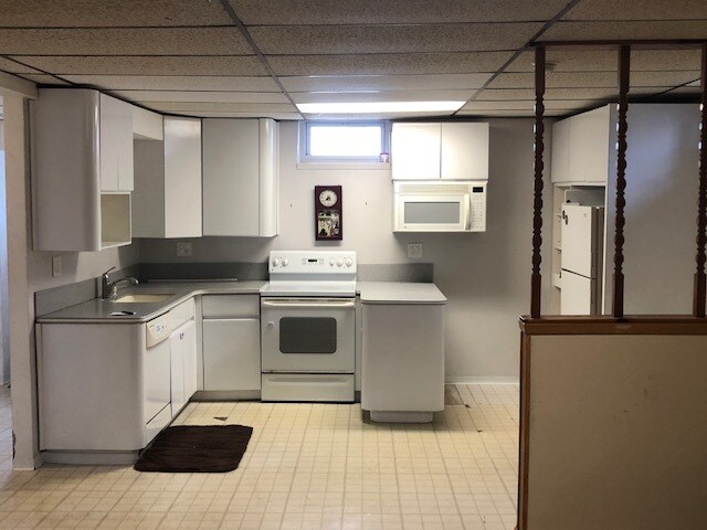 Primary Photo - 2 Center St