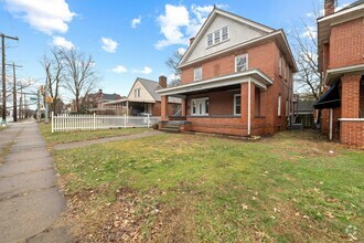 Building Photo - 1104 8th St