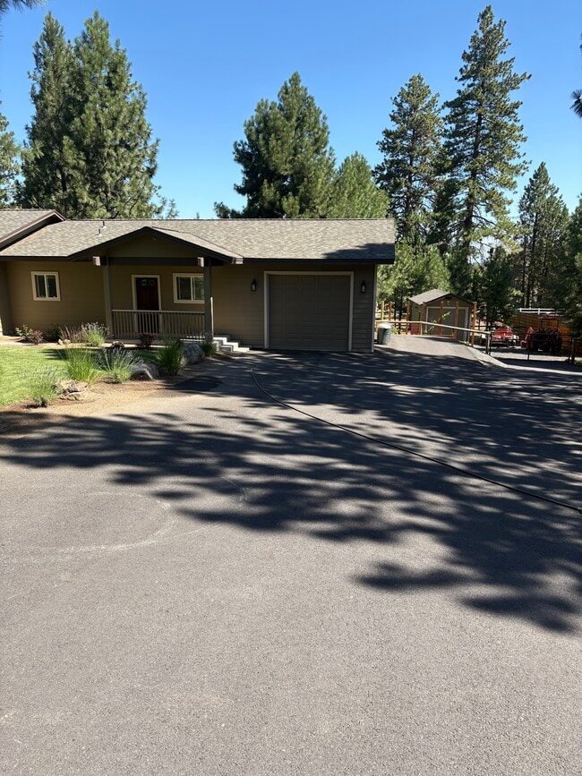 Building Photo - 20620 Pine Vista Dr