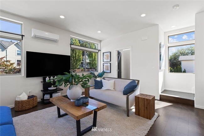 Building Photo - 5031 Delridge Way SW