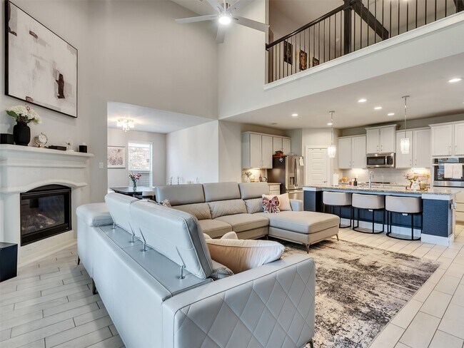 Foto del edificio - 251 Upland Dr