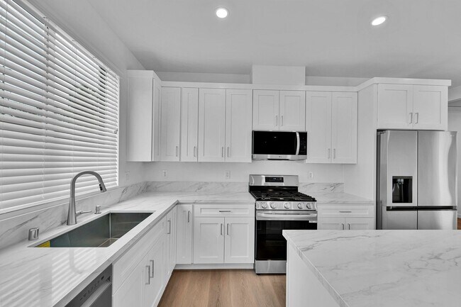 Foto del edificio - Modern Brand new 5-Bedroom Home for Lease ...