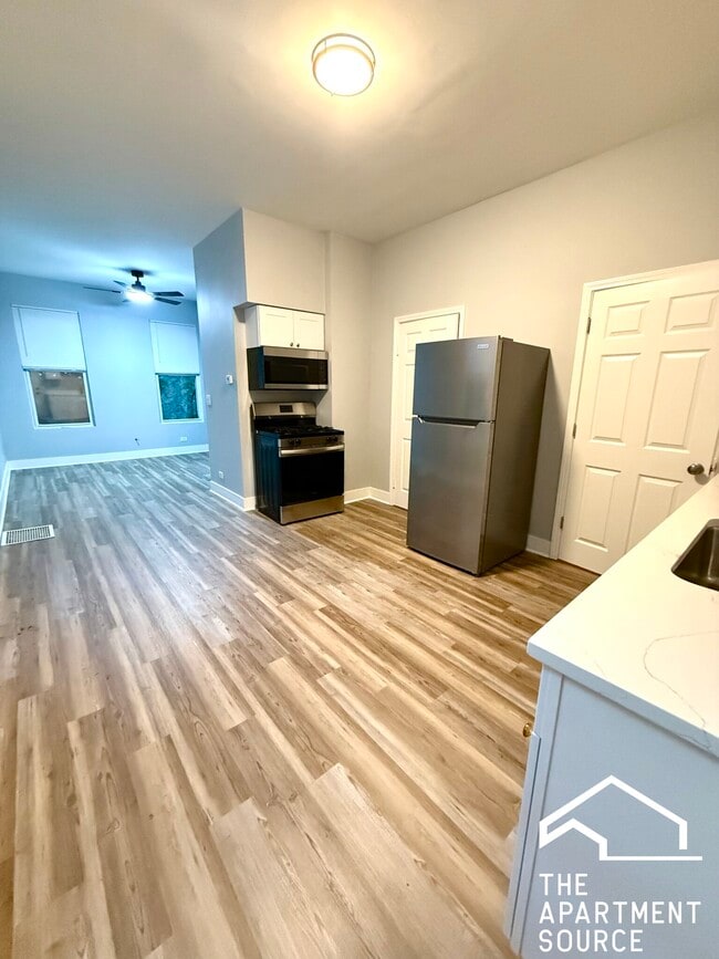 Photo - 942 N Elston Ave Apartment