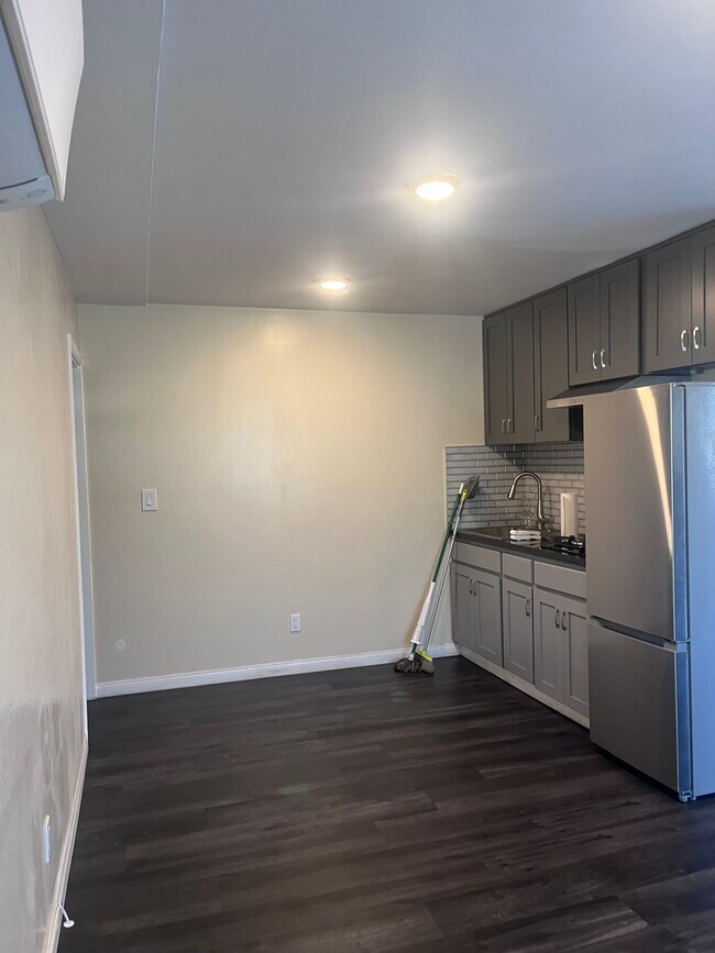 Building Photo - 144 F St