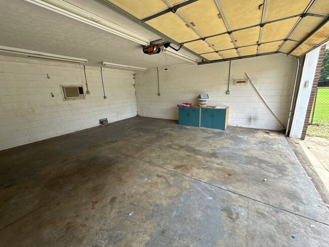 Building Photo - 9705 Turnpike View Dr