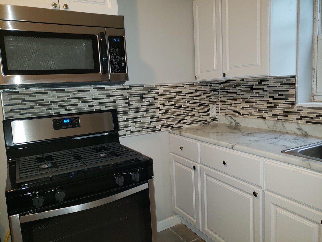 Foto principal - 2340 Harrison Ave