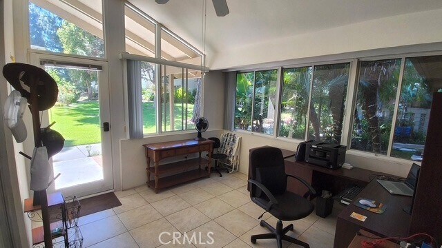 Foto del edificio - 279 Avenida Carmel