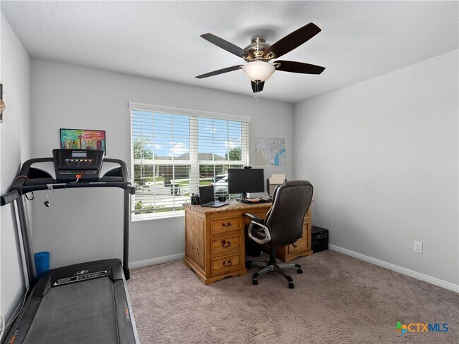 Foto del edificio - 597 Summersweet Rd