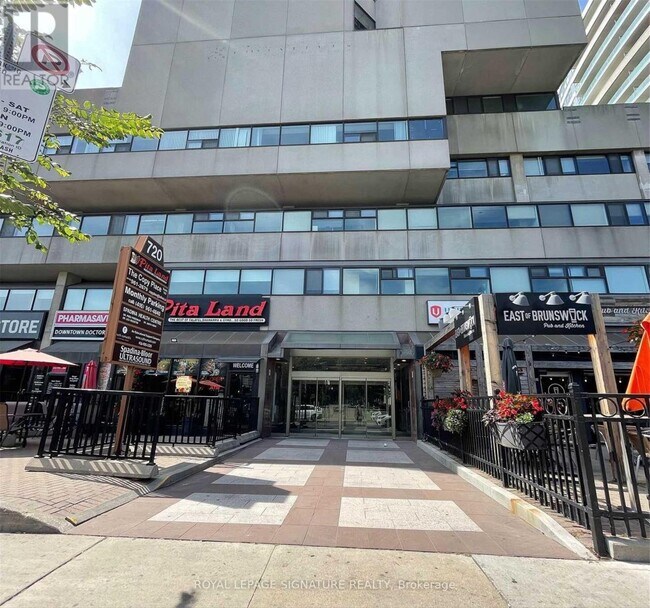 Photo du bâtiment - 720 Spadina Ave.