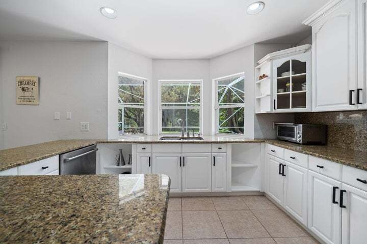 Primary Photo - 1527 S Club Dr