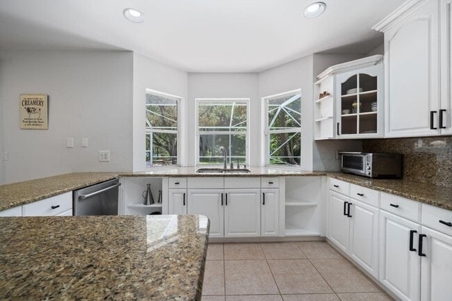 Building Photo - 1527 S Club Dr