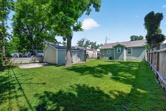 Building Photo - 6714 Moss Rose St