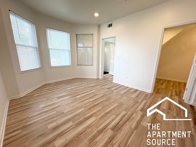 Foto del edificio - 3140 N Kimball Ave