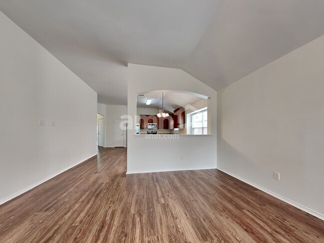 Foto del edificio - 6232 Trinity Creek Dr