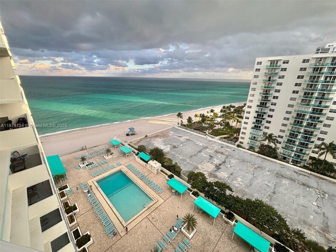 Primary Photo - 3725 S Ocean Dr