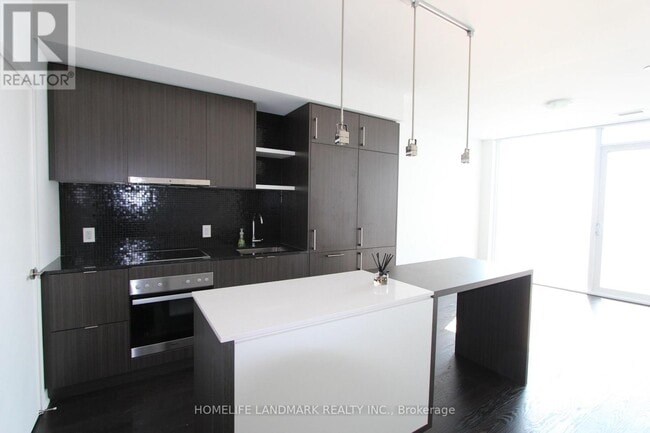 Building Photo - 100 Harbour St