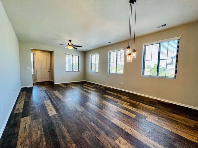 Foto del edificio - $0 DEPOSIT OPTION. INVITING 3 BED HOME IN EASTPOINT PARK, NORTH COMMERCE CITY